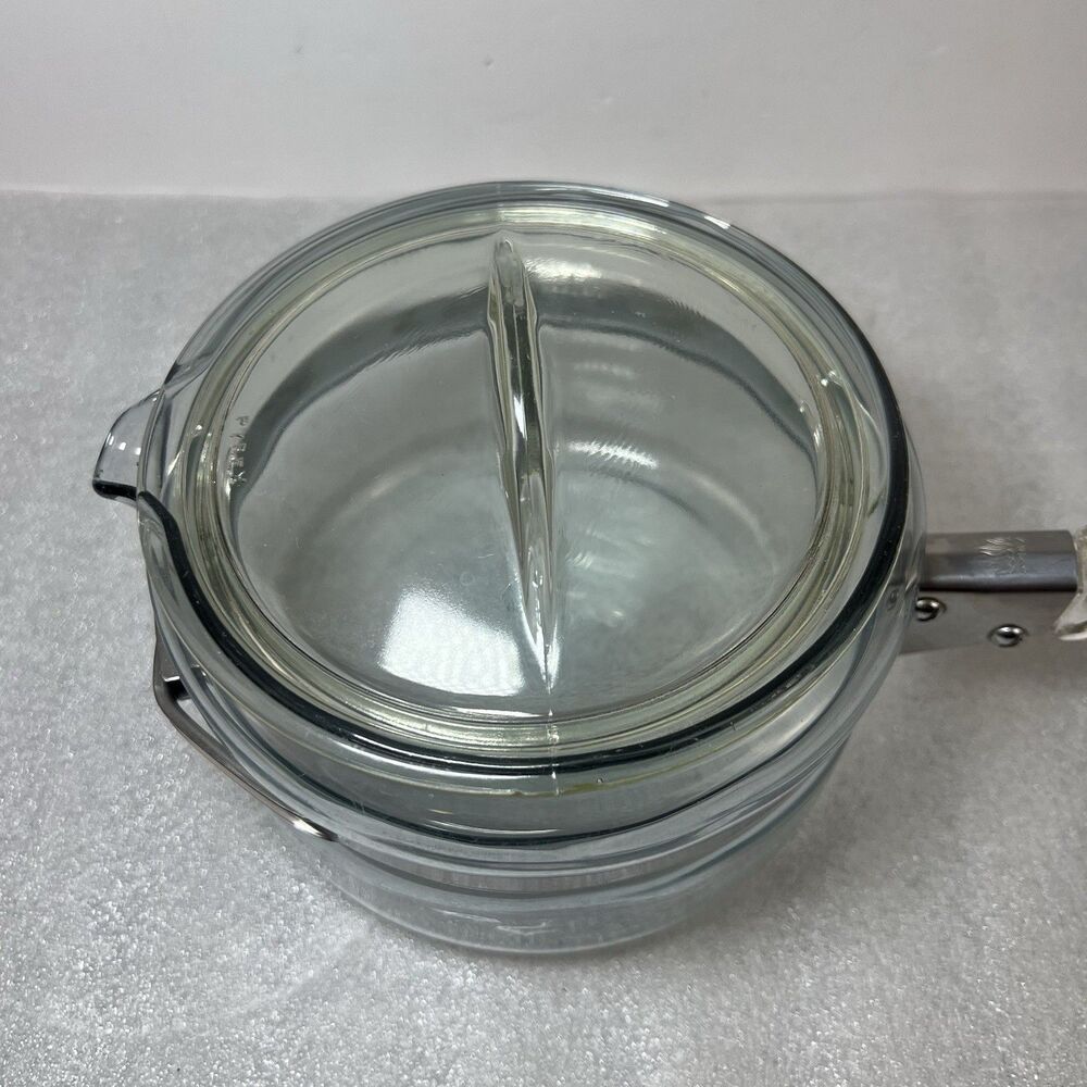 Vintage Pyrex 6322-B Flame Ware Glass Pan With Pour Spout & Lid 1 Quart - Picture 2 of 12